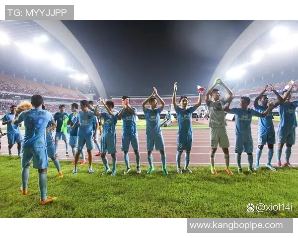 南京足球盛宴足球明星齐聚绿茵场展现风采与激情 南京足球盛宴足球明星齐聚绿茵场展现风采与激情