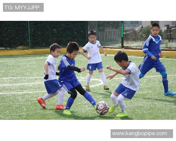 足球明星转战战场勇敢拼搏展现英雄本色