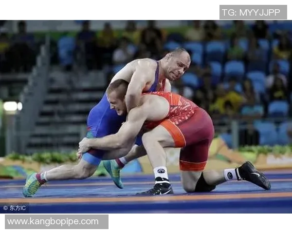 重庆足球队在锦标赛中的耐力表现与战术分析探讨